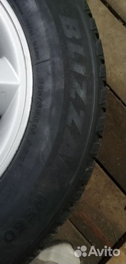 Bridgestone Blizzak WS-60 215/65 R16