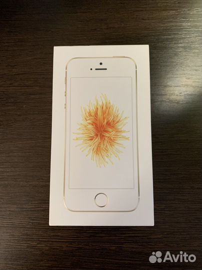 Коробка от iPhone SE