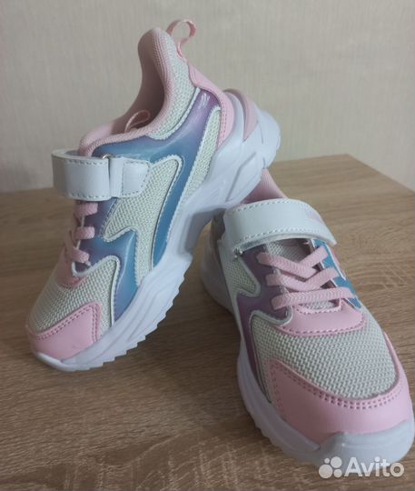 Кроссовки для девочки 28 размер новые