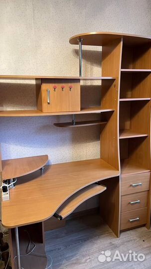 Компьютерный стол бу в хорошем состоянии