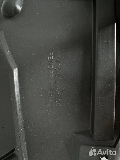 Подкрылок передний правый Honda Civic 8 4D