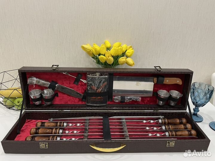 Подарочный набор шампуров в чемодане