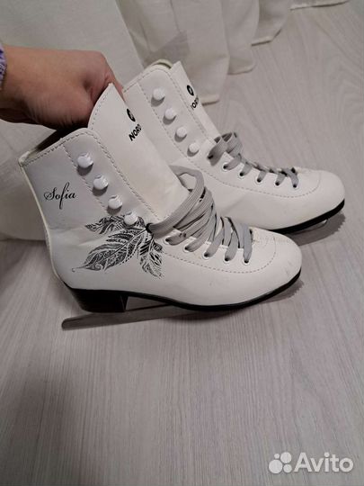 Коньки женские 37