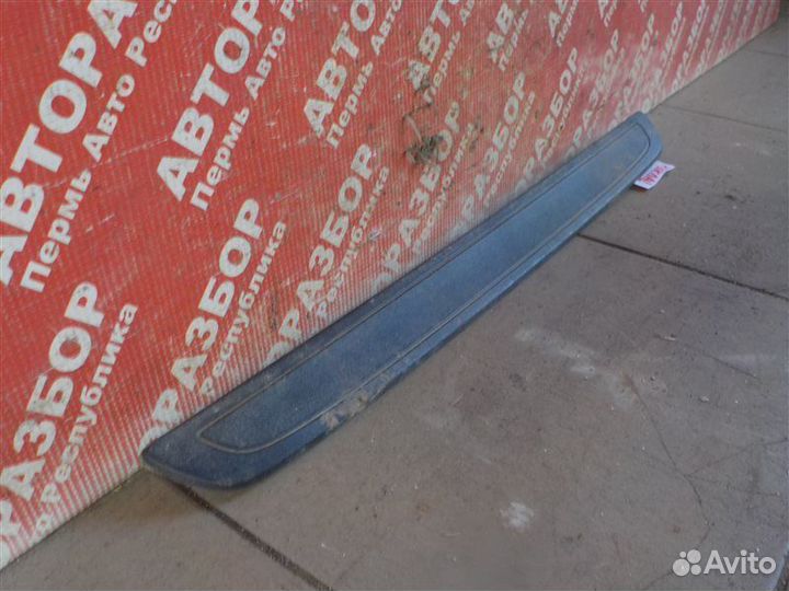 Накладка порога передняя правая Toyota Corolla