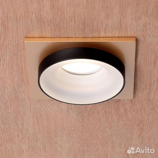 Светильник встраиваемый акриловый и металлический