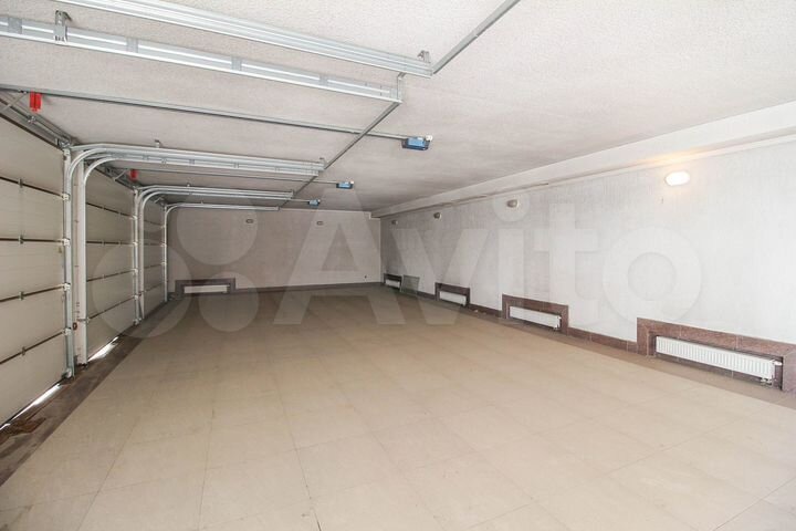 Коттедж 1300 м² на участке 64,5 сот.