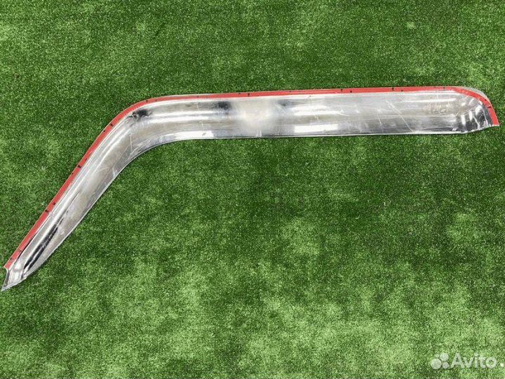 Ветровик передний правый Isuzu Elf NKR66 4HF1 1997