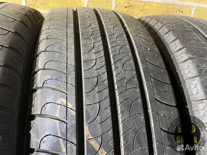 Goodyear EfficientGrip 215/60 R17C 107H