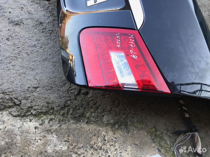 Фонарь крышки багажника правый Mercedes-Benz