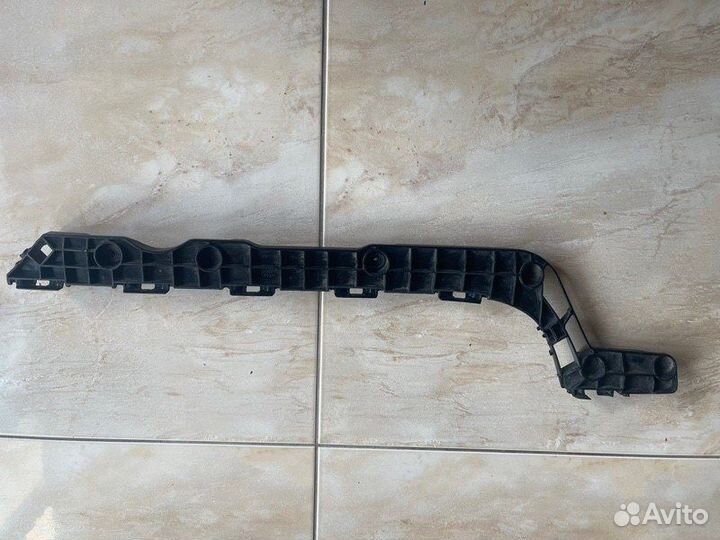 Кронштейн бампера задний правый Toyota Land Cruser