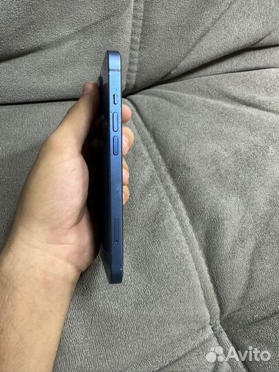 Телефон iPhone 13