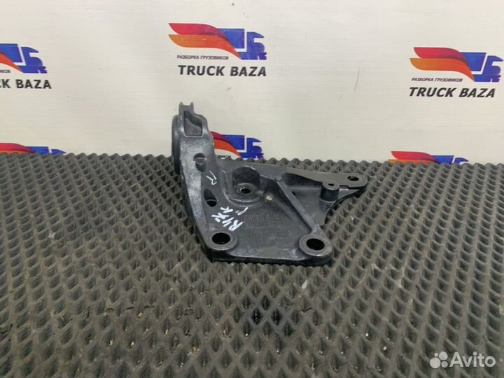 Кронштейн амортизатора кабины правый Renault T