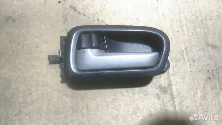 Ручка салона передяя левая Suzuki Grand Vitara