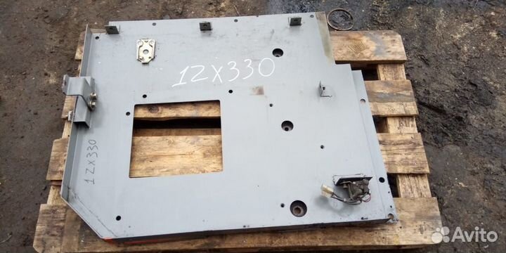 Перегородка cover ASS'Y 7038780 Hitachi ZX330