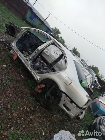 Задная чясть Avensis azt250