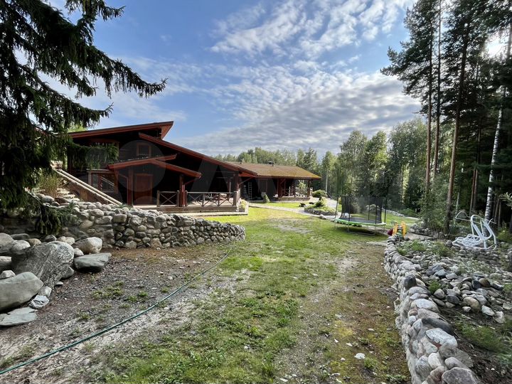 Дом 232,3 м² на участке 10 сот.