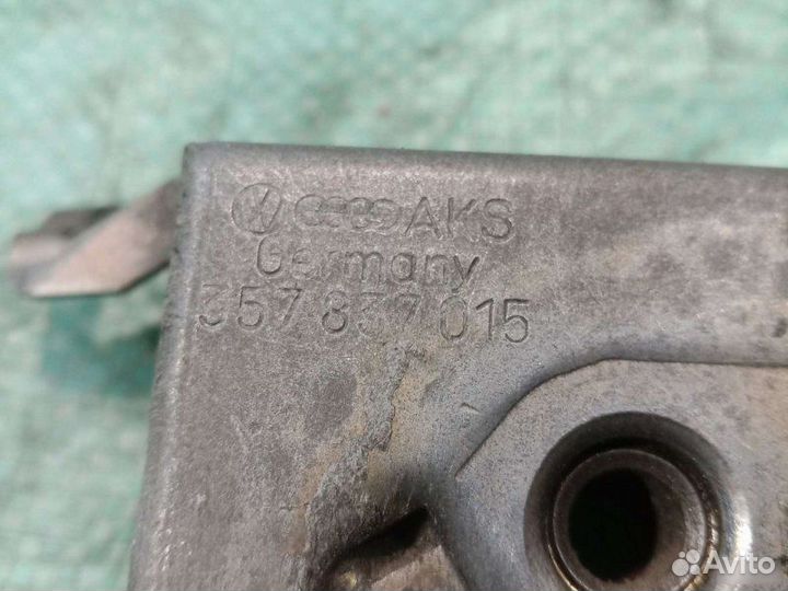 Замок двери передний левый Volkswagen Passat B3