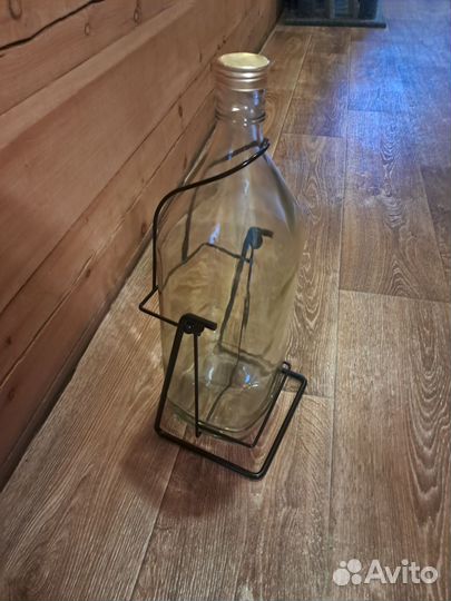 Бутылка на качели