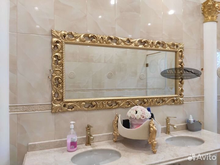 Зеркало в резной раме