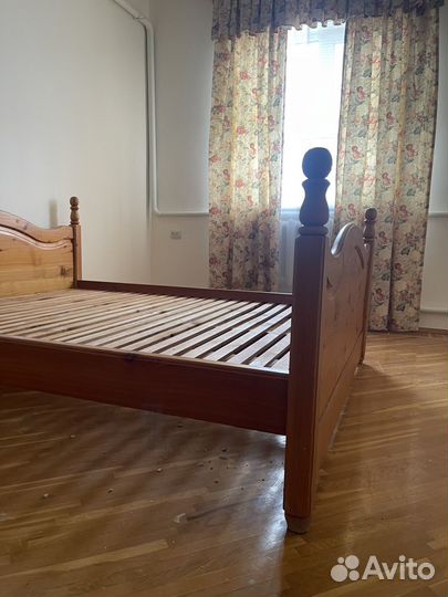 Кровать из лиственницы, сделанная на заказ