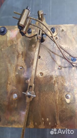 Настенные консольные часы с четвертным боем