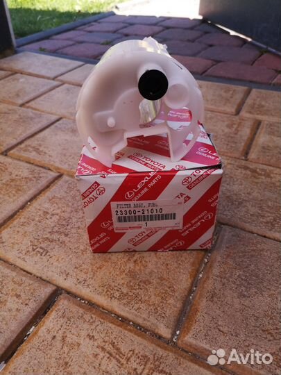 Топливный фильтр toyota 23300-21010