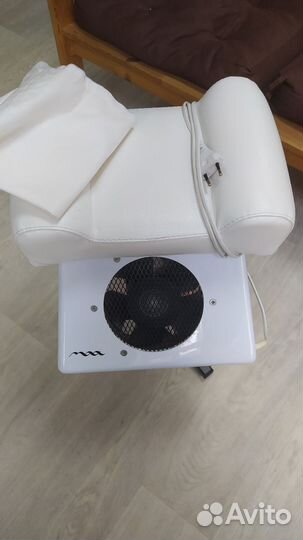 Пылесос и подставка для педикюра