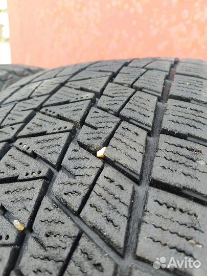 Bridgestone Blizzak DM-V1 215/65 R16 98R