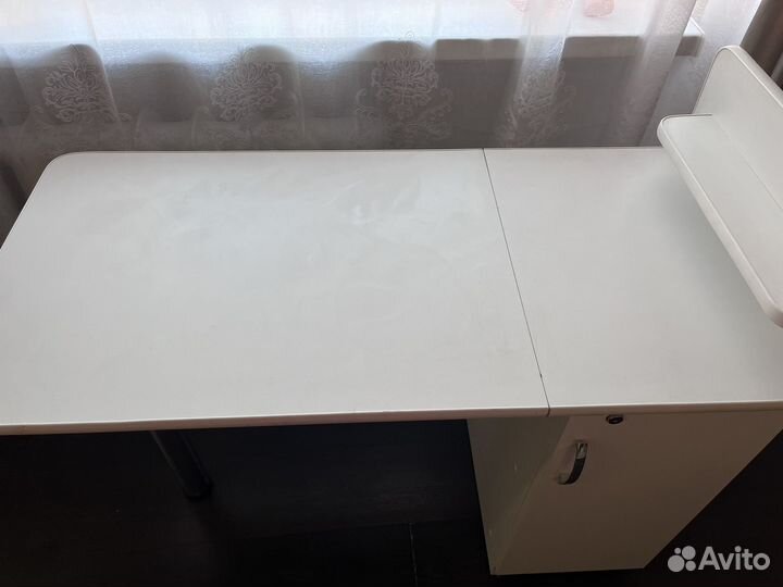 Маникюрный стол бу