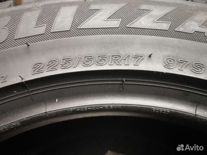 Bridgestone Blizzak Revo GZ 225/55 R17 97S