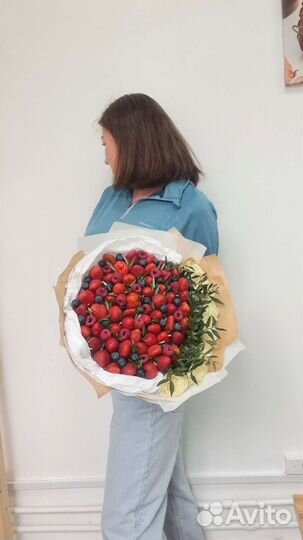 Букет из клубники и роз