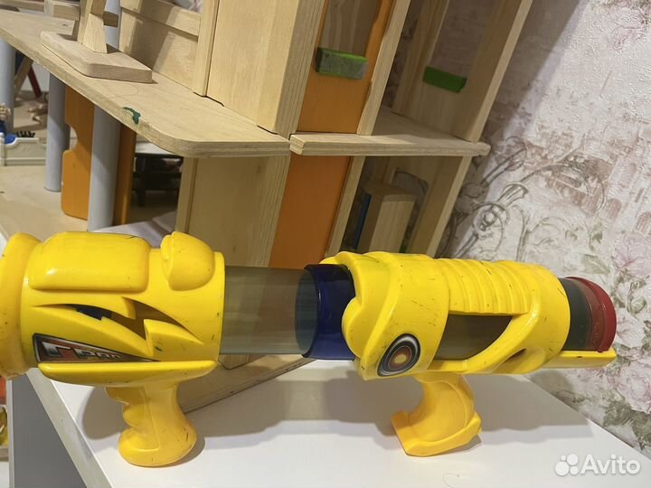 Детские игрушки(пистолеты, машинки)