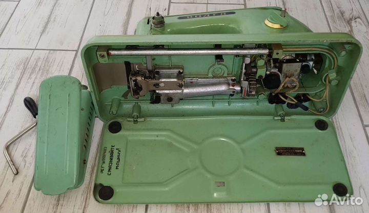 Швейная машина 