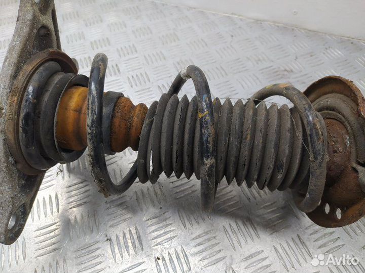 Б/У Б/У Стойка задняя Ржавчина на корпусе