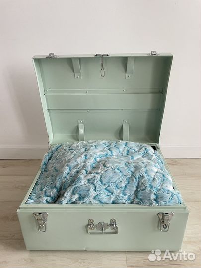 Ящик для хранения железный в виде чемодана