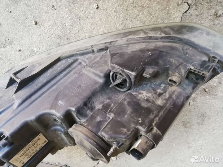 Фара правая Volkswagen Polo