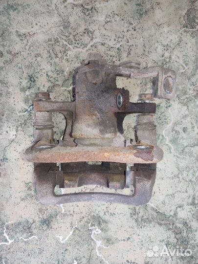 Тормозной суппорт правый задний