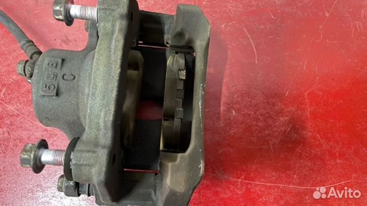 Суппорт передний левый Toyota Crown GRS180