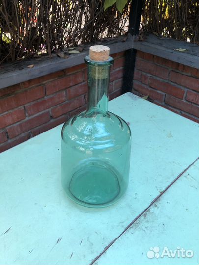 Бутылки и графины