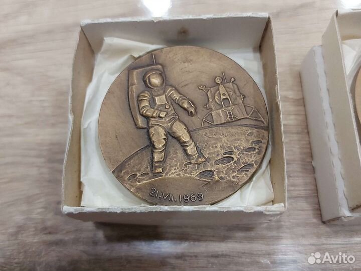 Настольная медаль космос Юрий Гагарин,Н.Амстронг