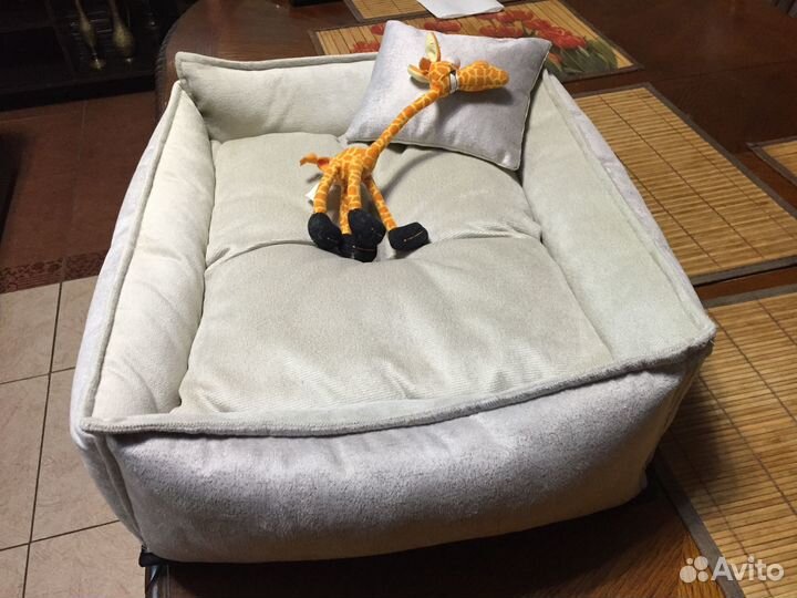 Лежанка, переноска, костюм, когтеточка