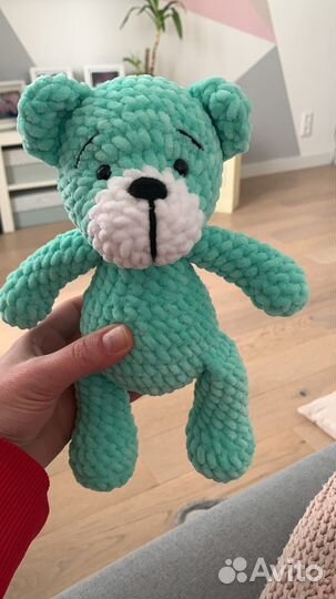 Вязаные игрушки зайки и мишки ручной работы