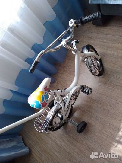 Детский велосипед с ручкой