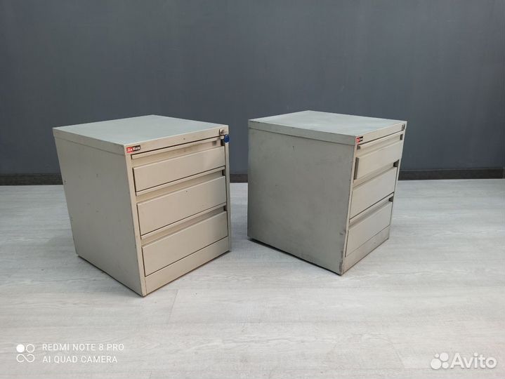 Тумба на колесиках металлическая