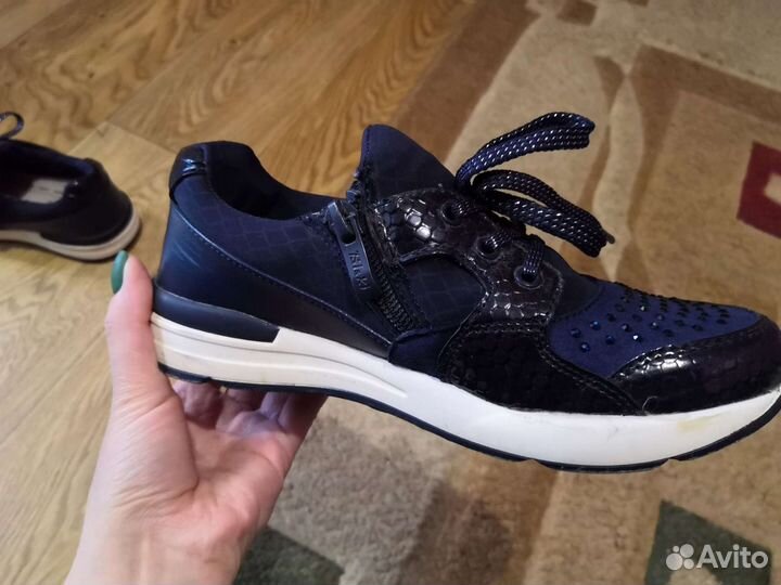 Кроссовки женские 34 размер
