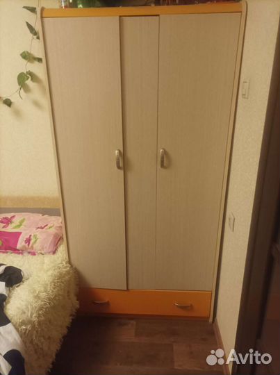 Детская кровать чердак со столом и шкафом