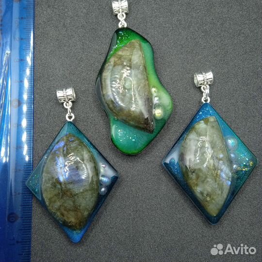 Кулоны с лабрадоритом и angel aura кварцем