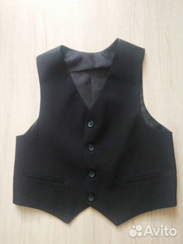 Новый жилет на мальчика, размер 32