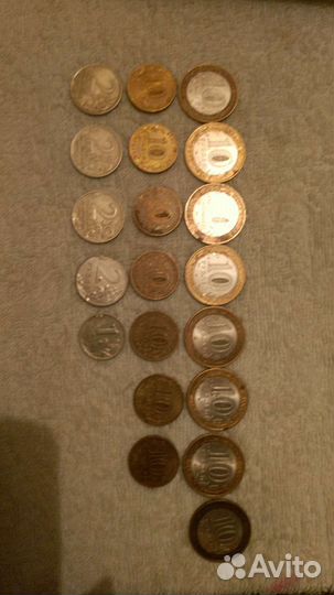 Монеты разного достоинства,новогодние игрушки