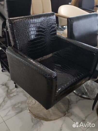 Кресла для парикмахеров